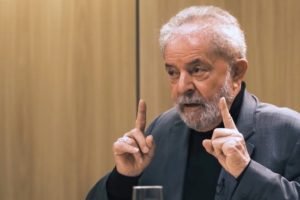 Justiça autoriza transferência de Lula